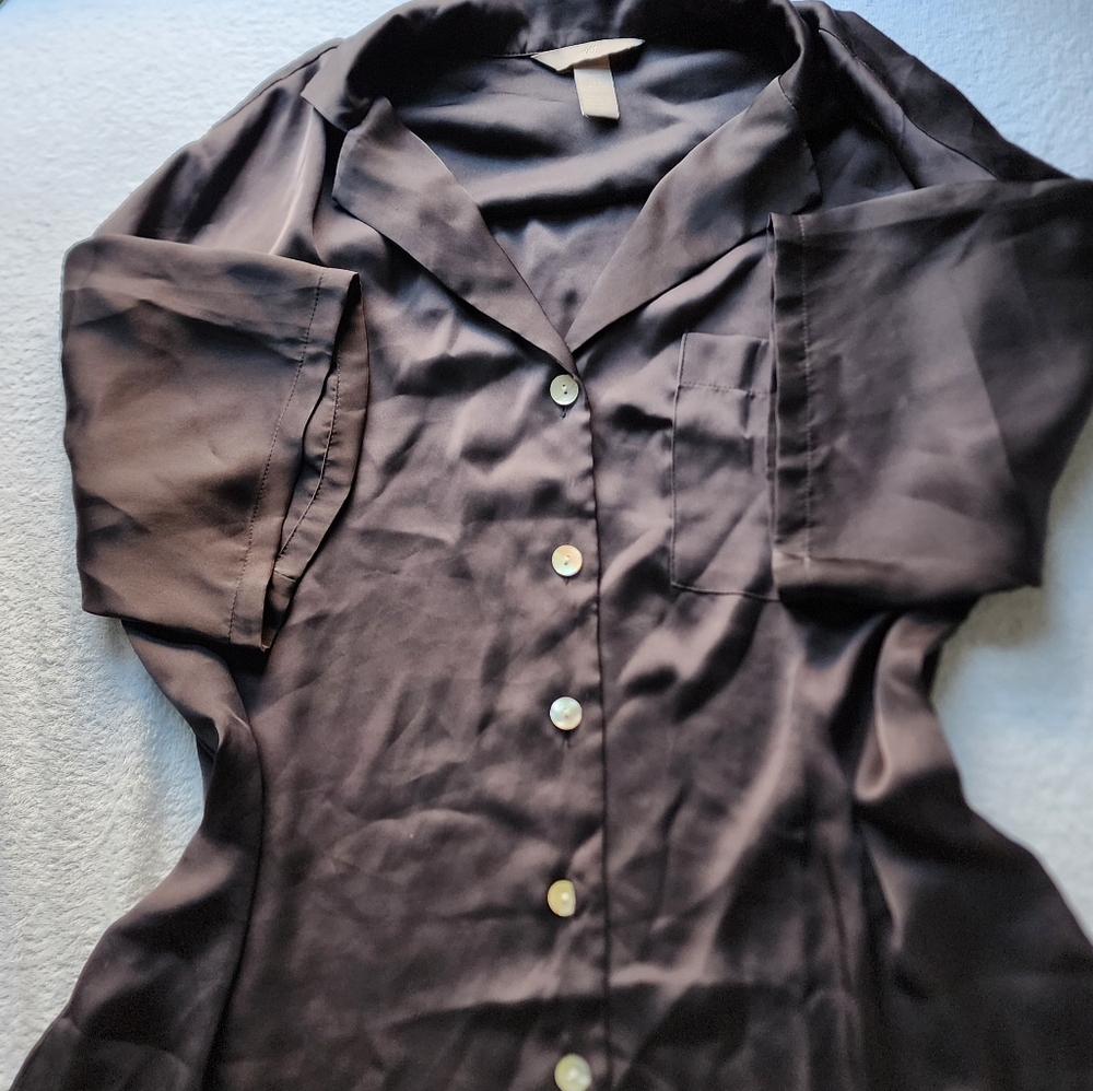 H&M Short Sleeve Satin Button Down Blouse Size Small, Recycled Polyester